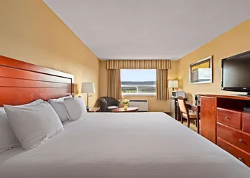 Coast Fraser Inn hotel thumbnail 7