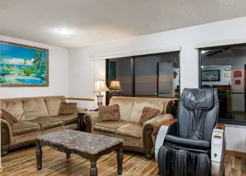 Howard Johnson by Wyndham Wichita Airport hotel thumbnail 2