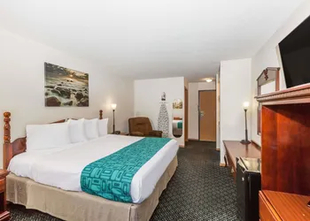 Howard Johnson by Wyndham Wichita Airport hotel thumbnail 4