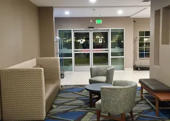 Holiday Inn Express & Suites Tulare by IHG hotel thumbnail 2