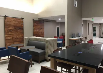 Holiday Inn Express & Suites Tulare by IHG hotel thumbnail 3