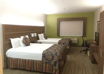 Holiday Inn Express & Suites Tulare by IHG hotel thumbnail 4