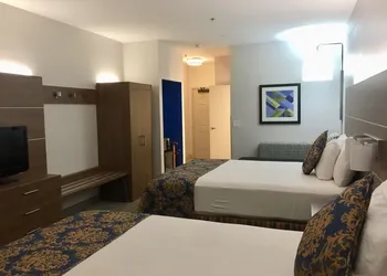 Holiday Inn Express & Suites Tulare by IHG hotel thumbnail 6