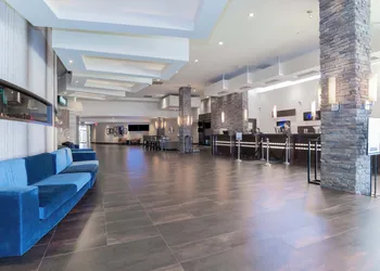 Sandman Signature Vancouver Airport Hotel & Resort hotel thumbnail 2