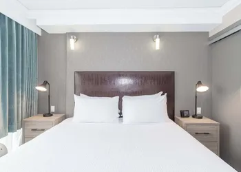 Sandman Signature Toronto Airport Hotel hotel thumbnail 8