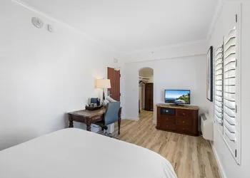 Beachcomber Resort & Club hotel thumbnail 5