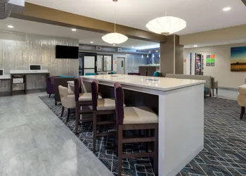 La Quinta Inn & Suites by Wyndham Wichita Airport hotel thumbnail 2