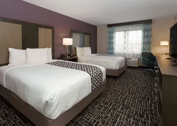 La Quinta Inn & Suites by Wyndham Wichita Airport hotel thumbnail 4