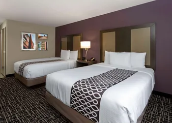 La Quinta Inn & Suites by Wyndham Wichita Airport hotel thumbnail 5