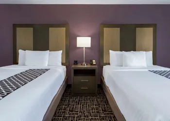 La Quinta Inn & Suites by Wyndham Wichita Airport hotel thumbnail 6