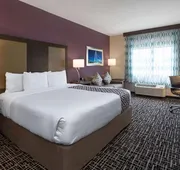 La Quinta Inn & Suites by Wyndham Wichita Airport hotel detail image 7