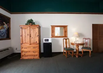 Miami Gardens Inn & Suites hotel thumbnail 8