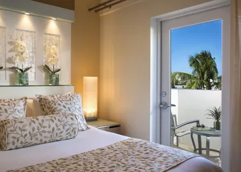 Santa Maria Suites hotel thumbnail 3