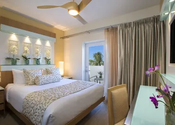 Santa Maria Suites hotel thumbnail 4