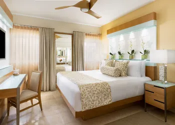 Santa Maria Suites hotel thumbnail 6