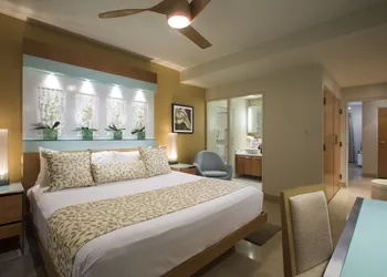 Santa Maria Suites hotel thumbnail 8