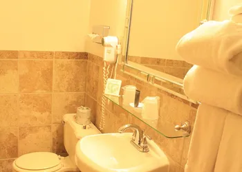 Senator Inn & Spa hotel thumbnail 4