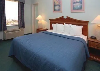 Cocoa Beach Suites hotel thumbnail 6