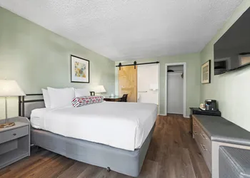 Marina Village Inn hotel thumbnail 6