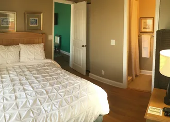 Blue Waters Treasure Island hotel thumbnail 2