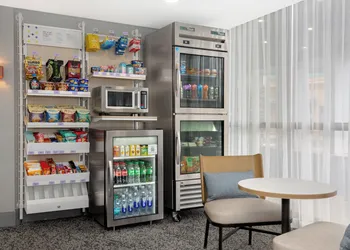 Spark by Hilton Toronto Airport hotel thumbnail 4