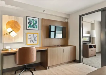 Holiday Inn Hotel & Suites London by IHG hotel thumbnail 3