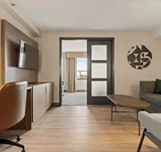 Holiday Inn Hotel & Suites London by IHG hotel detail image 4