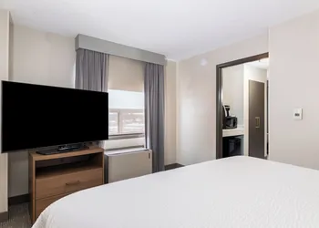 Holiday Inn Hotel & Suites London by IHG hotel thumbnail 7