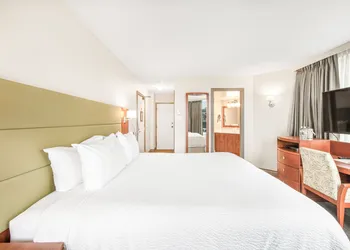 Victoria Regent Waterfront Hotel & Suites hotel thumbnail 4