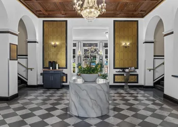 Inn At The Park hotel thumbnail 2