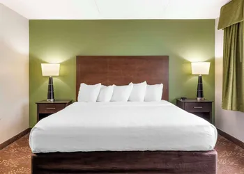 Best Western Plus New Ulm hotel thumbnail 7