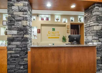 Quality Inn & Suites hotel thumbnail 7