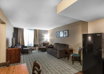 Comfort Inn Bay City - Riverfront hotel thumbnail 8