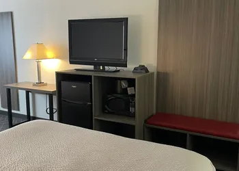 Ramada by Wyndham Waupaca hotel thumbnail 4
