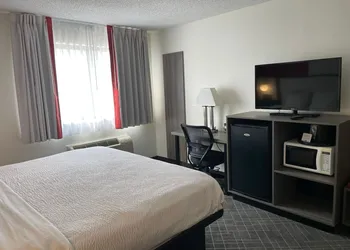 Ramada by Wyndham Waupaca hotel thumbnail 7