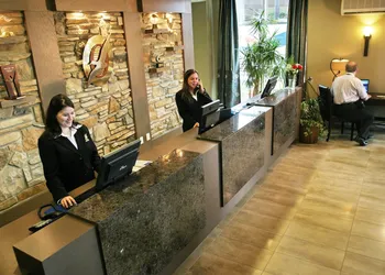 Days Inn by Wyndham Levis hotel thumbnail 3