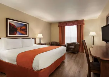 Days Inn by Wyndham Levis hotel thumbnail 8