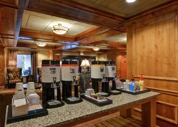 Hampton Inn and Suites New Hartford/Utica hotel thumbnail 3