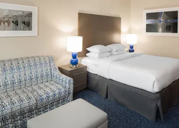 Hotel Renovo Des Moines Urbandale,Tapestry Collection Hilton hotel thumbnail 4