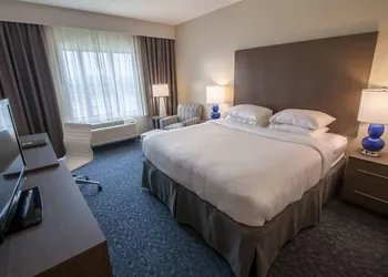 Hotel Renovo Des Moines Urbandale,Tapestry Collection Hilton hotel thumbnail 8