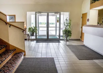 Rodeway Inn Abbotsford hotel thumbnail 2