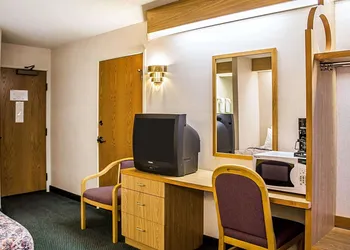 Rodeway Inn Abbotsford hotel thumbnail 8