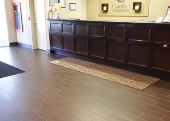 Comfort Inn & Suites Dayville - Killingly Industrial Park hotel thumbnail 2