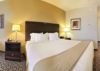 Holiday Inn Express Hotel & Suites Clovis by IHG hotel thumbnail 6