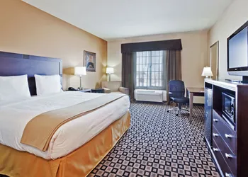 Holiday Inn Express Hotel & Suites Clovis by IHG hotel thumbnail 7