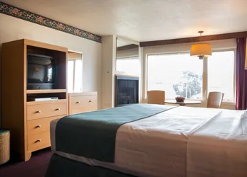 Hi-Tide Oceanfront Inn hotel thumbnail 2