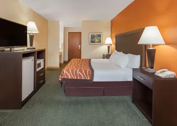 Baymont by Wyndham Midland hotel thumbnail 5