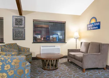 Days Inn & Suites by Wyndham Baxter Brainerd Area hotel thumbnail 2