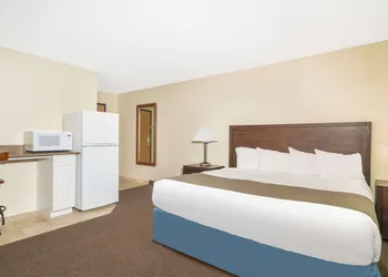 Days Inn & Suites by Wyndham Baxter Brainerd Area hotel thumbnail 5
