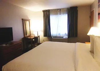 Days Inn by Wyndham Osage Beach Lake of the Ozarks hotel thumbnail 4
